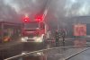 Incendiu puternic la depozitul unei fabrici de alimente, în Timiș. Zeci de pompieri intervin la fața locului 882246