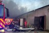 Incendiu puternic la depozitul unei fabrici de alimente, în Timiș. Zeci de pompieri intervin la fața locului 882248