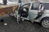 Un limitator de înălțime s-a prăbușit și a strivit o mașină aflată în trafic, în județul Olt. O persoană a murit 882421