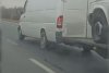 Un român a fost prins în Ungaria când transporta o mașină în remorca unui autovehicul aflat pe o platformă. Imaginile au devenit virale 884070