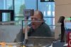 "Aşa facem toxiinfecţie" | Angajata unui restaurant dintr-un mall din Cluj, prinsă când degusta cu degetele din mâncarea clienților 887530