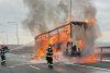 Un camion încărcat cu carton presat a fost cuprins de flăcări, în Sibiu, pe A1, în zona viaductului Aciliu 887392