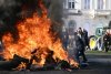 Protest uriaș în inima Uniunii Europene: fermierii au intrat cu tractoarele în Bruxelles și au incendiat baricade | Autoritățile au instalat blocaje din sârmă ghimpată  888633