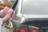 Copil ieșit mai mult de jumătate pe geamul mașinii, filmat în traficul din București. Poliția este în alertă  889486