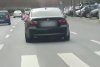 Copil ieșit mai mult de jumătate pe geamul mașinii, filmat în traficul din București. Poliția este în alertă  889487