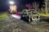 O mașină electrică a luat foc în mers și a ars complet, din cauza unui scurtcircuit, pe un drum din Timiș 893911
