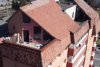Motivul pentru care un român din Brașov și-a construit legal o casă pe bloc: "Priveliștea e foarte frumoasă” 894169