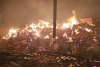 Incendiu puternic la un saivan, în Ostrov, județul Constanța. Au ars 200 de oi, sute de baloți de paie și trei tone de cereale 896138